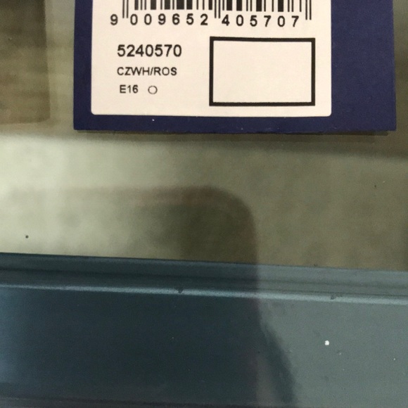 Swarovski Crystal Ring - Picture 4 of 4